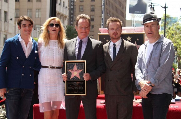 Bryan Cranston et les acteurs de Breaking Bad sur le Walk Of Fame à Hollywood, le 16 juillet 2013.