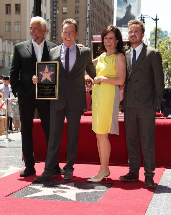 Bryan Cranston, Aaron Paul (Breaking Bad), Jane Kaczmarek sur le Walk Of Fame à Hollywood, le 16 juillet 2013.