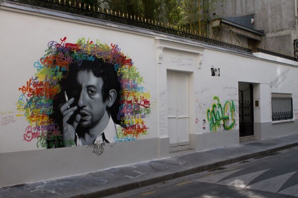 Anthony Lemer, jeune artiste clermontois, a eu le privilège de réaliser une grande fresque d'après une photographie de Tony Frank, sur le mur de la maison de Serge Gainsbourg, rue de Verneuil à Paris, le 18 juillet 2013.