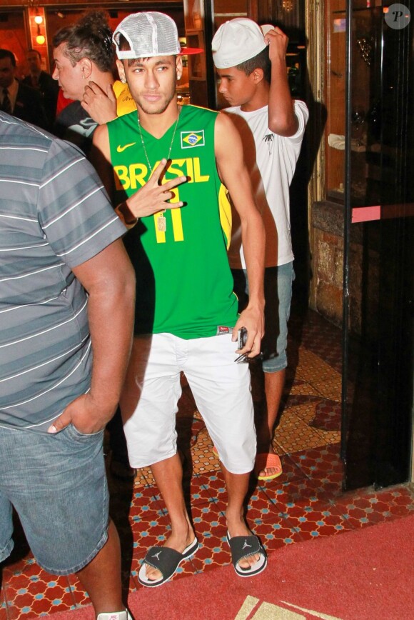 Neymar, la star brésilienne lors d'un dîner au restaurant Porcao de Rio de Janeiro le 18 juillet 2013 avec ses proches et sa famille