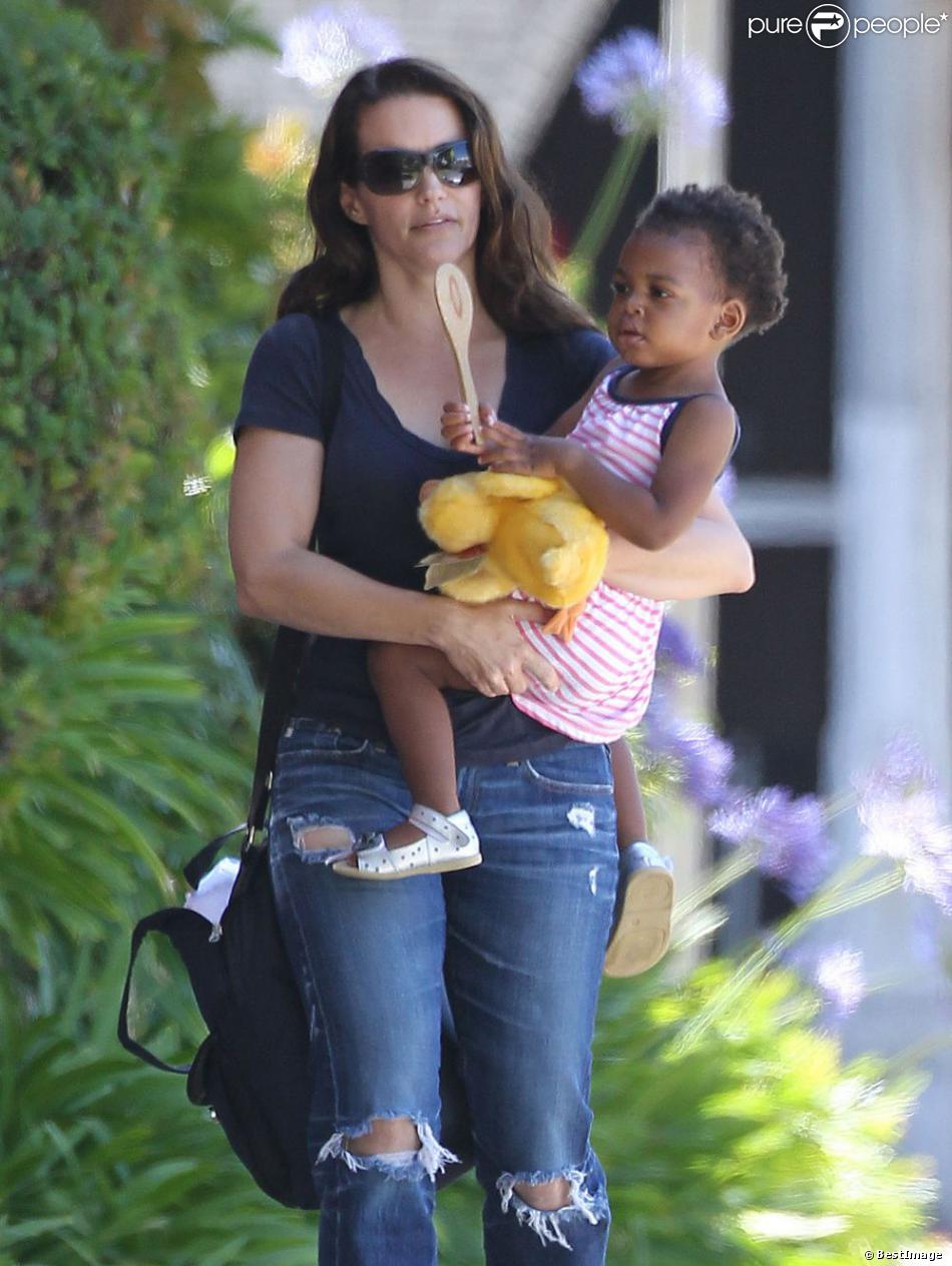 Exclusif - Kristin Davis en compagnie de sa fille Gemma à Santa Monica, le 19 juillet 2013.