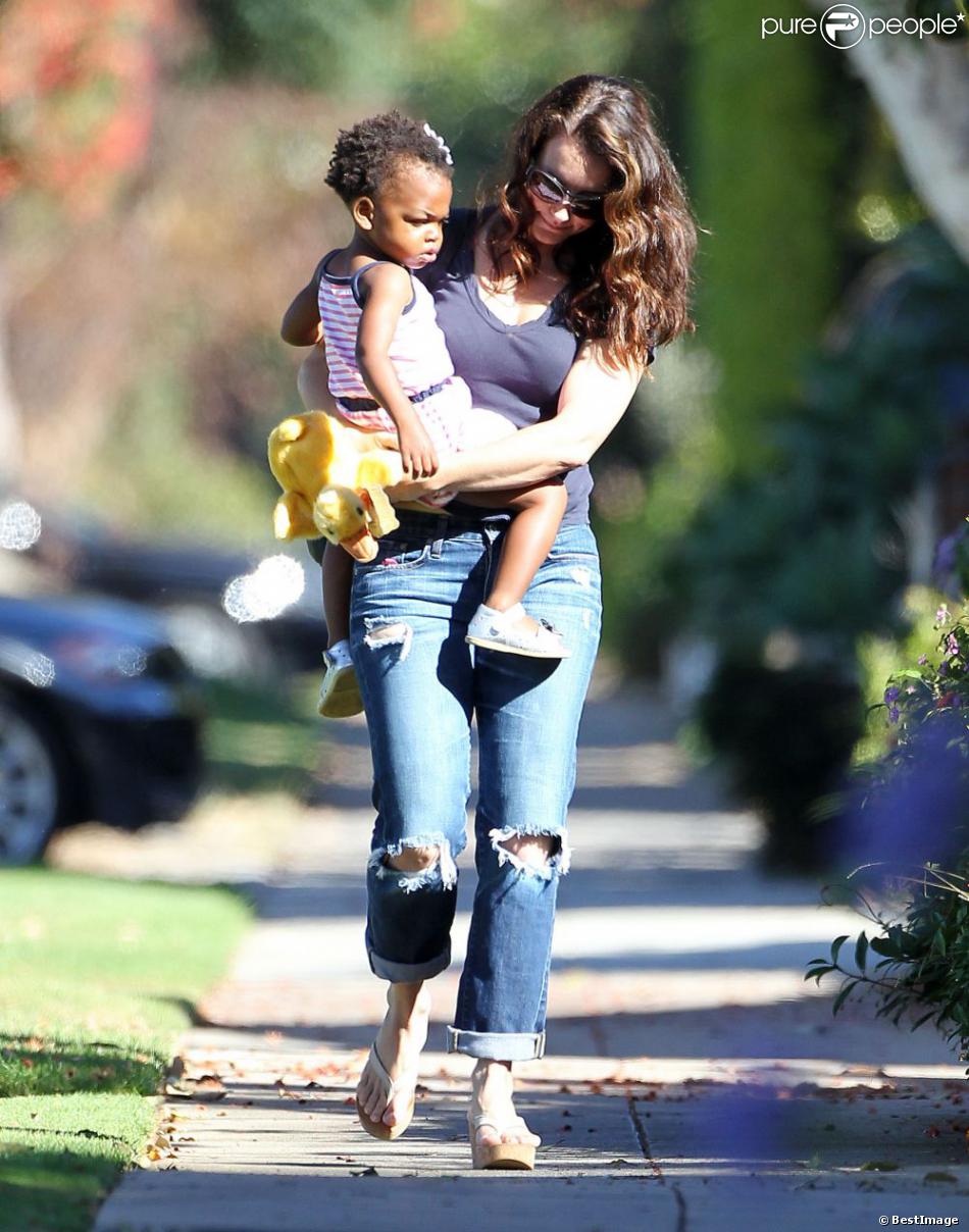 Exclusif - Kristin Davis et sa fille Gemma dans les rues de Santa Monica, le 19 juillet 2013.