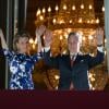 Il est 22h15 quant le roi Philippe et la reine Mathilde de Belgique se présentent une dernière fois au balcon du palais royal à Bruxelles avant le feux d'artifices de la fête natioanle, le 21 juillet 2013.