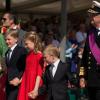 La reine Fabiola et Albert II accompagnent leurs petits-enfants lors de la parade militaire à Bruxelles, le 21 juillet 2013.