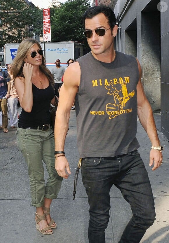 Jennifer Aniston et Justin Theroux croisés à Chelsea, New York, le 20 juillet 2013.