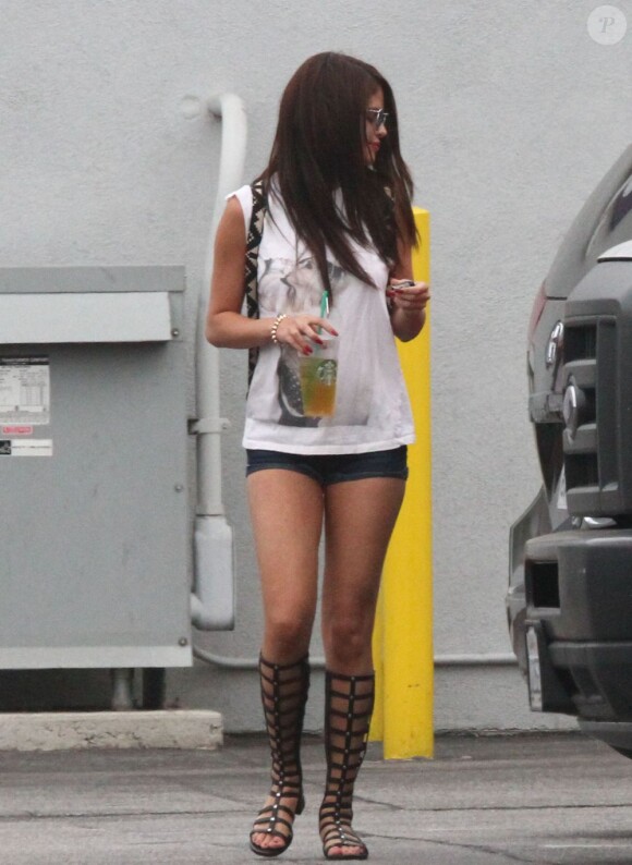 La chanteuse Selena Gomez quitte un studio à Burbank, le 21 juillet 2013.