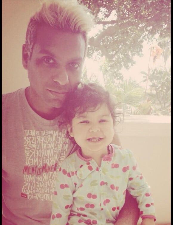 Tony Kanal et sa fille Coco (2 ans). Juillet 2013.