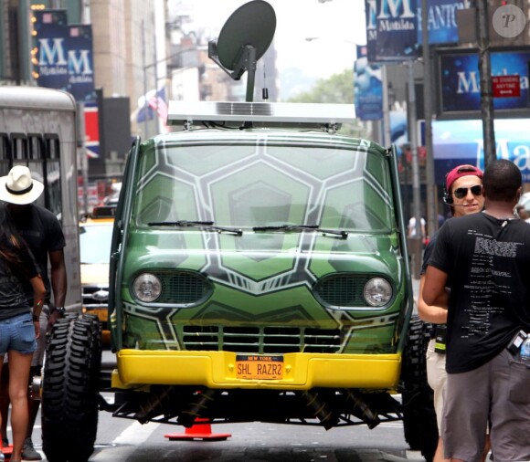 Sur le tournage de Teenage Mutant Ninja Turtle à Times Square, New York, le 22 juillet 2013.