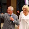 Le prince Charles et Camilla Parker Bowles en visite éclair le 23 juillet 2013 à l'hôpital St Mary pour voir le petit prince de Cambridge, fils du prince William et de Kate Middleton né la veille.