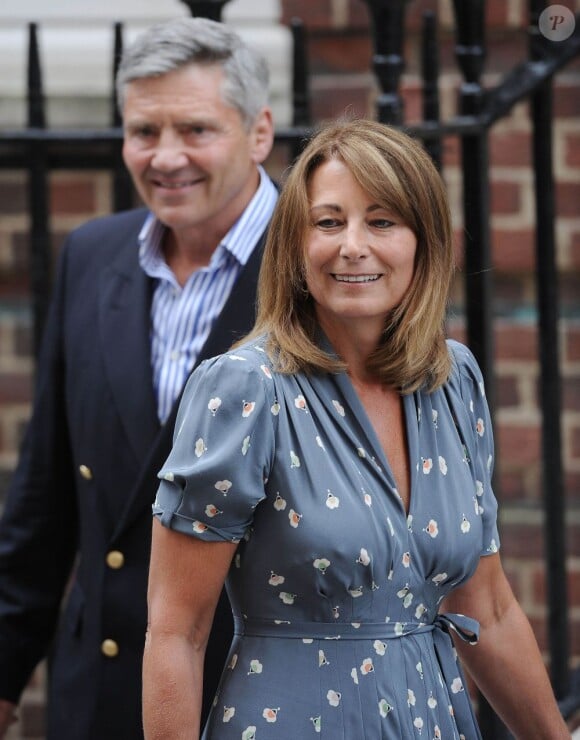 Carole et Michael Middleton sont allés voir le 23 juillet 2013 leur petit-fils, le bébé de Kate Middleton et du prince William, à la maternité de l'hôpital St Mary à Londres.