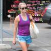 La belle Reese Witherspoon fait du shopping à Brentwood, le 20 juillet 2013