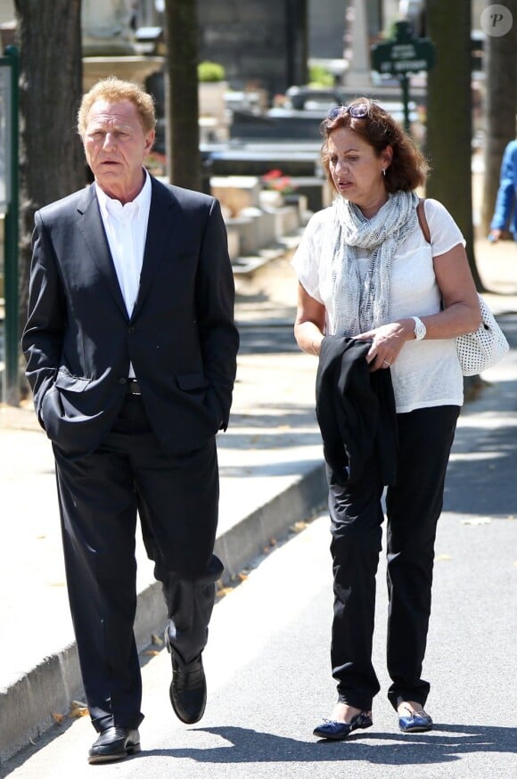 Robert Namias et sa femme Anne Barrere aux obsèques de Valérie Lang au cimetière de Montparnasse à Paris le 25 juillet 2013