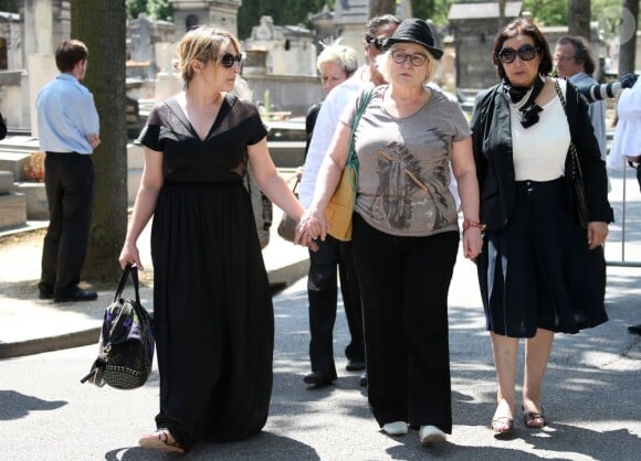 Marilou Berry, Josiane Balasko aux obsèques de Valérie Lang au cimetière de Montparnasse à Paris le 25 juillet 2013