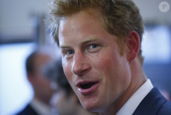 Le prince Harry bien joyeux à la galerie Getty Images à Londres le 25 juillet 2013 lors du vernissage d'une expo photo de Chris Jackson sur le travail de Sentebale. L'occasion de livrer ses premières impressions sur son neveu le prince George de Cambridge.