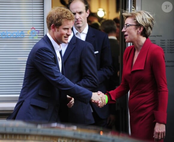 Le prince Harry arrive à la galerie Getty Images à Londres le 25 juillet 2013 lors du vernissage d'une expo photo de Chris Jackson sur le travail de Sentebale. L'occasion de livrer ses premières impressions sur son neveu le prince George de Cambridge.
