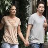 Katie Holmes main dans la main avec Luke Kirby sur le tournage de Mania Days à New York le 25 juillet 2013.
