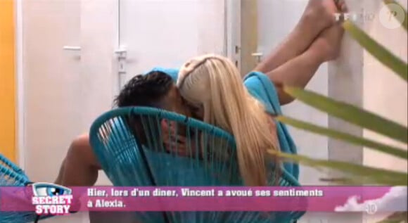 Alexia et Vincent en couple dans la quotidienne de Secret Story 7 sur TF1 le samedi 27 juillet 2013