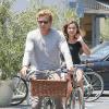 Simon Baker : après-midi ensoleillé avec sa fille Stella dans le quartier de Brentwood, à Los Angeles, le 27 juillet 2013