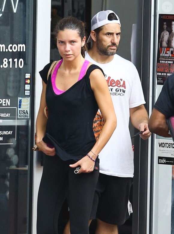 Divine même au naturel ! Adriana Lima quitte son cours de boxe à Miami le 27 juillet 2013