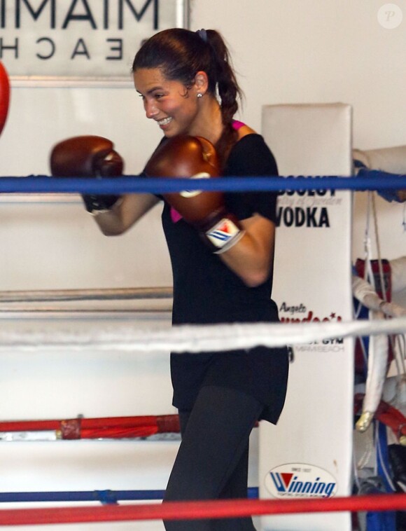 Adriana Lima très concentrée lors d'une séance de boxe à Miami le 27 juillet 2013