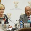Charlize Theron avec Jacob Zuma à Pretoria, Afrique du Sud, le 29 juillet 2013.