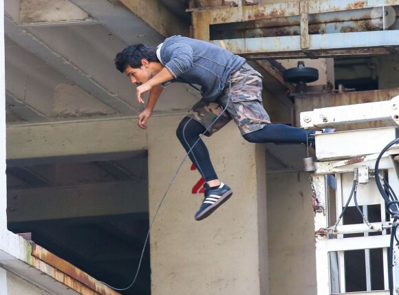 Taylor Lautner en action sur le tournage du film Tracers à New York, le 27 juillet 2013.