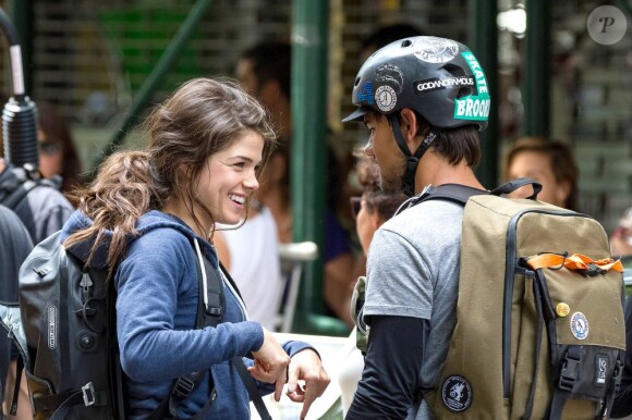 Taylor Lautner et Marie Avgeropoulos sur le tournage du film Tracers à New York, le 22 juillet 2013.