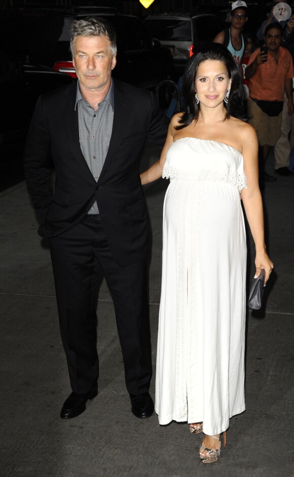 L'acteur Alec Baldwin et sa femem Hilaria Thomas, enceinte, à la première de Blue Jasmin, à New York, le 22 juillet 2013.