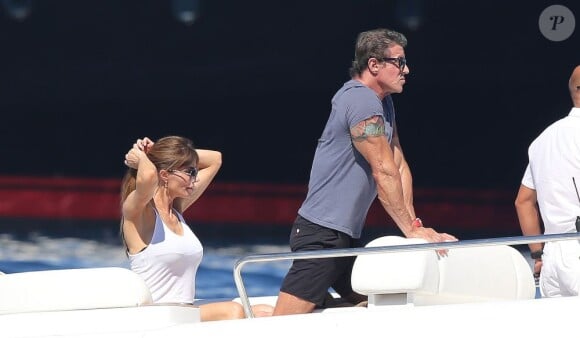 Sylvester Stallone avec sa femme Jennifer Flavin profitent de leur vacances en famille à bord d'un yacht de luxe le 1er août 2013, au large de Saint-Jean-Cap-Ferrat.
