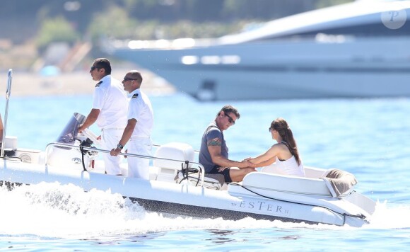 Sylvester Stallone avec sa femme Jennifer Flavin en vacances à bord d'un yacht de luxe le 1er août 2013, au large de Saint-Jean-Cap-Ferrat.