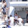 Sylvester Stallone avec sa femme Jennifer Flavin et ses filles Sophia, Sistine et Scarlet en vacances à bord d'un yacht de luxe le 1er août 2013, au large de Saint-Jean-Cap-Ferrat.