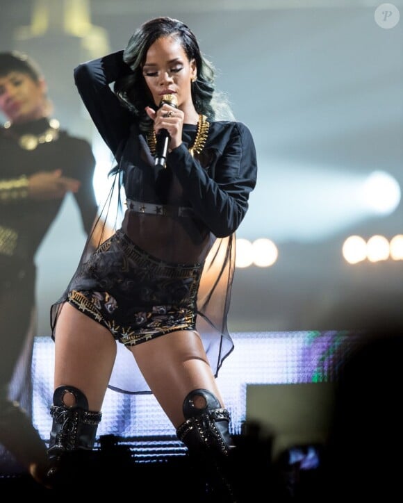 Rihanna en concert à Oslo, le 25 juillet 2013. La chanteuse reste sexy pour toutes les occasions.