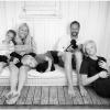 Les neuf petits de Milly Kakao, nés le 15 juin 2013, ont nonuplé le bonheur de la famille du prince Haakon et de la princesse Mette-Marit de Norvège, qui s'est prêtée à une séance photo pleine de tendresse la deuxième semaine de juillet dans sa maison de vacances de Kristiansand, dans le sud du pays.
