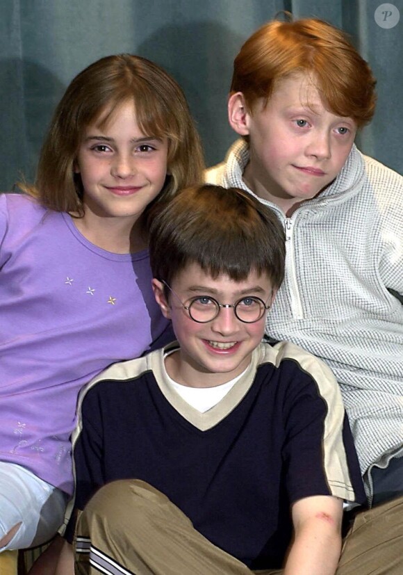 Daniel Radcliffe, Rupert Grint et Emma Watson lors d'un photocall de Harry Potter à l'école des sorciers, le 23 août 2000