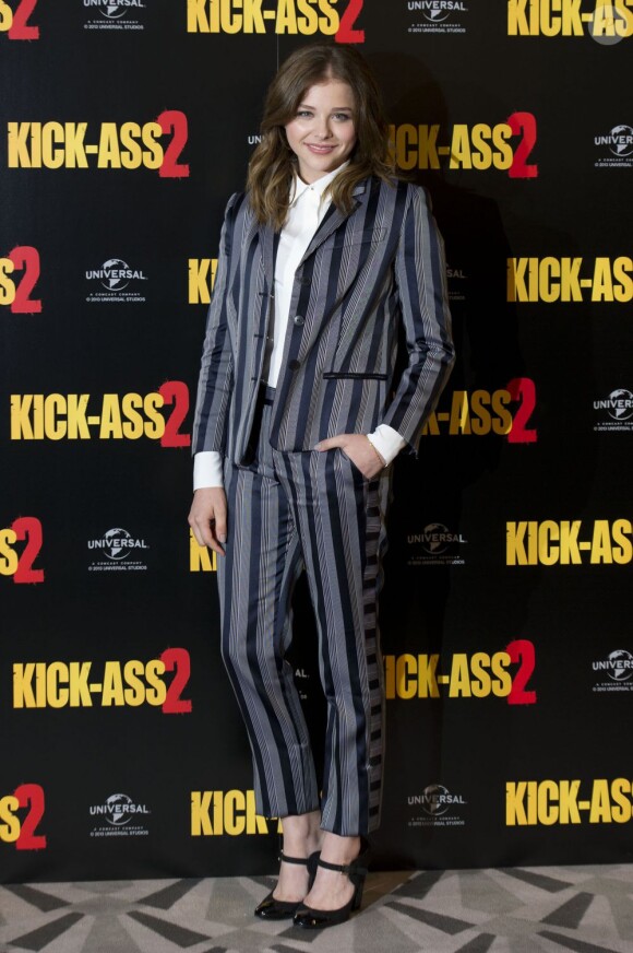Chloë Moretz en toute élégance lors du photocall du film Kick-Ass 2 à Londres le 5 août 2013.