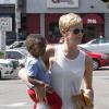 Charlize Theron et son fils Jackson le 29 juin 2013 à Los Angeles.