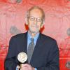 Elmore Leonard reçoit un Peabody Awards à l'Université de Georgie à New York le 23 mai 2011 pour la série Justified