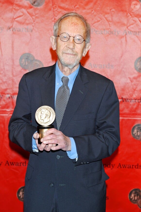 Elmore Leonard reçoit un Peabody Awards à l'Université de Georgie à New York le 23 mai 2011 pour la série Justified