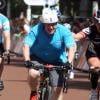 Le maire de Londres Boris Johnson participe à une course à vélo dans la capitale anglaise le 4 août 2013.