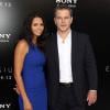 Matt Damon et sa femme Luciana Barroso en couple à la première du film Elysium à Westwood, le 7 août 2013.