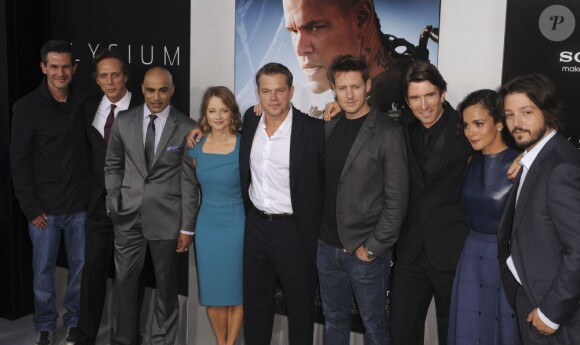 Le casting d'Elysium à la première du film Elysium à Westwood, le 7 août 2013.