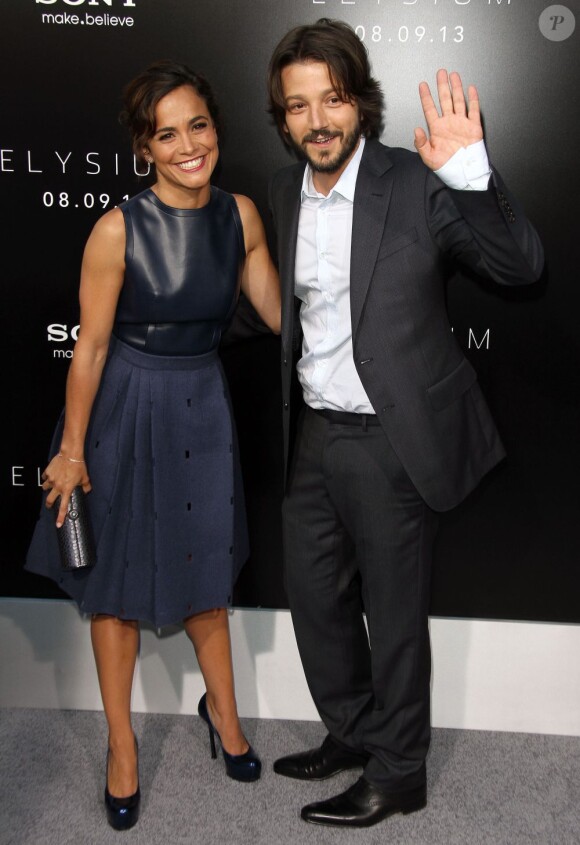 Diego Luna, Alice Braga à la première du film Elysium à Westwood, le 7 août 2013.
