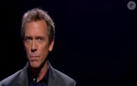Hugh Laurie et l'animateur Stephen Colbert récitent une liste de gros mots sur la télévision américaine. Le 7 août 2013.