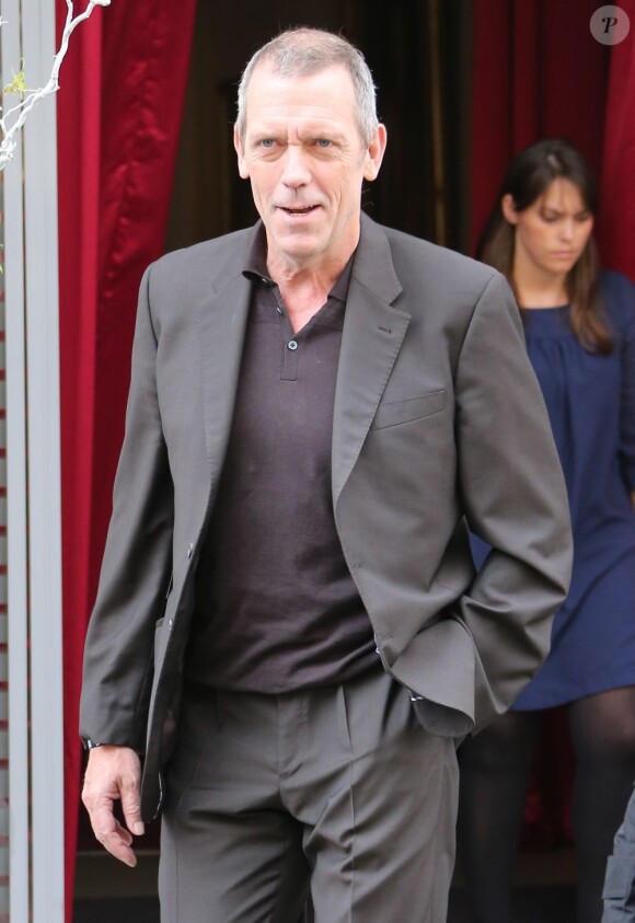 Hugh Laurie sort des studios de la radio RTL à Paris. Le 29 avril 2013.