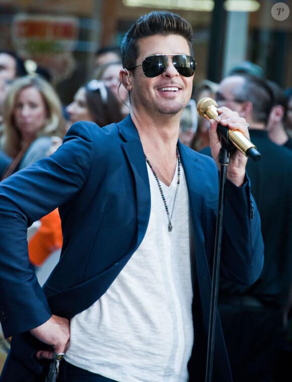 Robin Thicke en concert au "Today Show" au Rockefeller Plaza à New York, le 30 juillet 2013.