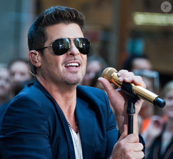 Robin Thicke en concert au "Today Show" au Rockefeller Plaza à New York, le 30 juillet 2013.