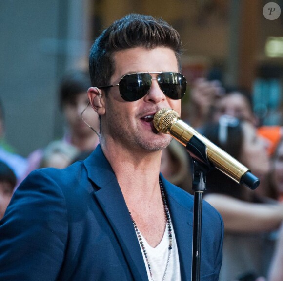 Robin Thicke en concert au "Today Show" au Rockefeller Plaza à New York, le 30 juillet 2013.