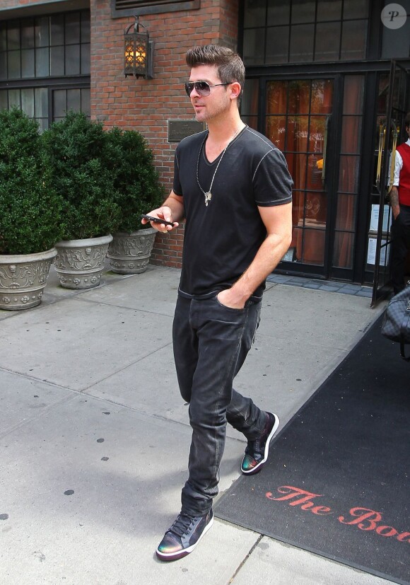 Robin Thicke, Paula Patton et leur fils Julian à la sortie de leur hôtel à New York, le 31 juillet 2013.