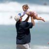 Kevin Federline sur la plage en famille avec sa fille Jordan et sa femme Victoria Prince, à Los Angeles, le 22 juin 2013.