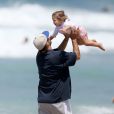  Kevin Federline sur la plage en famille avec sa fille Jordan et sa femme Victoria Prince, à Los Angeles, le 22 juin 2013. 